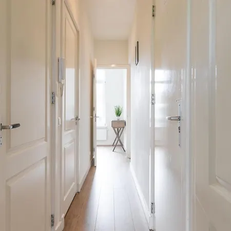 Center For A Group Of 4 In - Apt 2 Apartment *